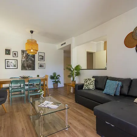 B02 - Sandy Beach Apartment *