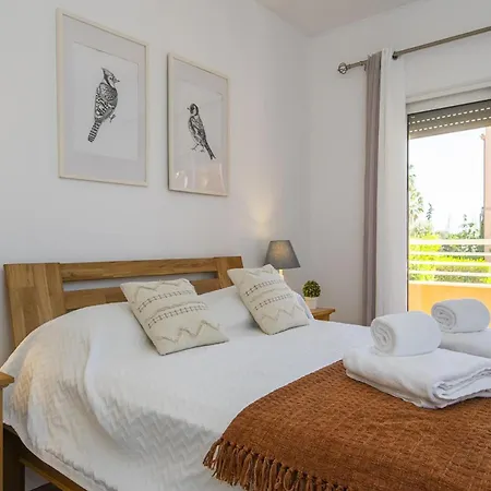 B02 - Sandy Beach Apartment *