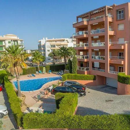 B02 - Fantastic Apartment With Pool Апартаменты